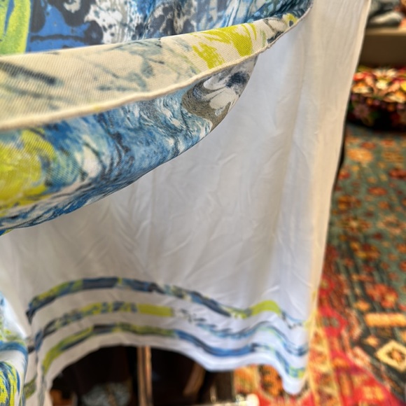 Zoe Designer Tunic - Picture 6 of 7